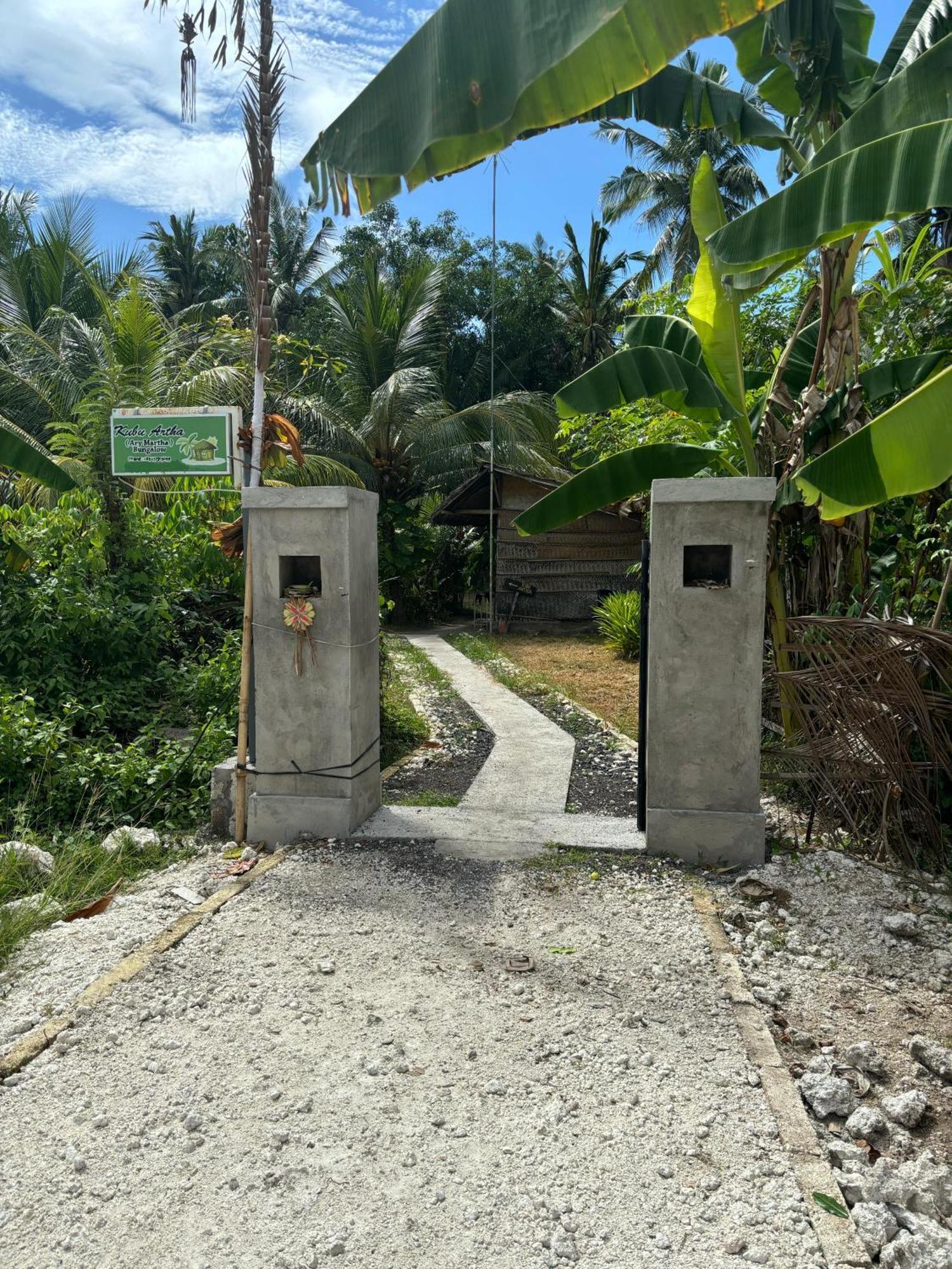 Kubu Artha Bungalow Nusa Penida Ped Exterior photo